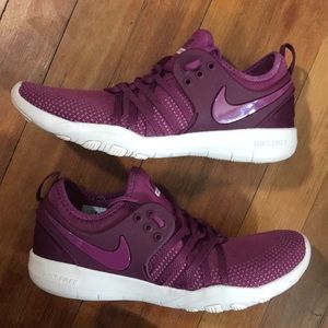 NWOT Nike Women's TR 7 Training Shoes Berry